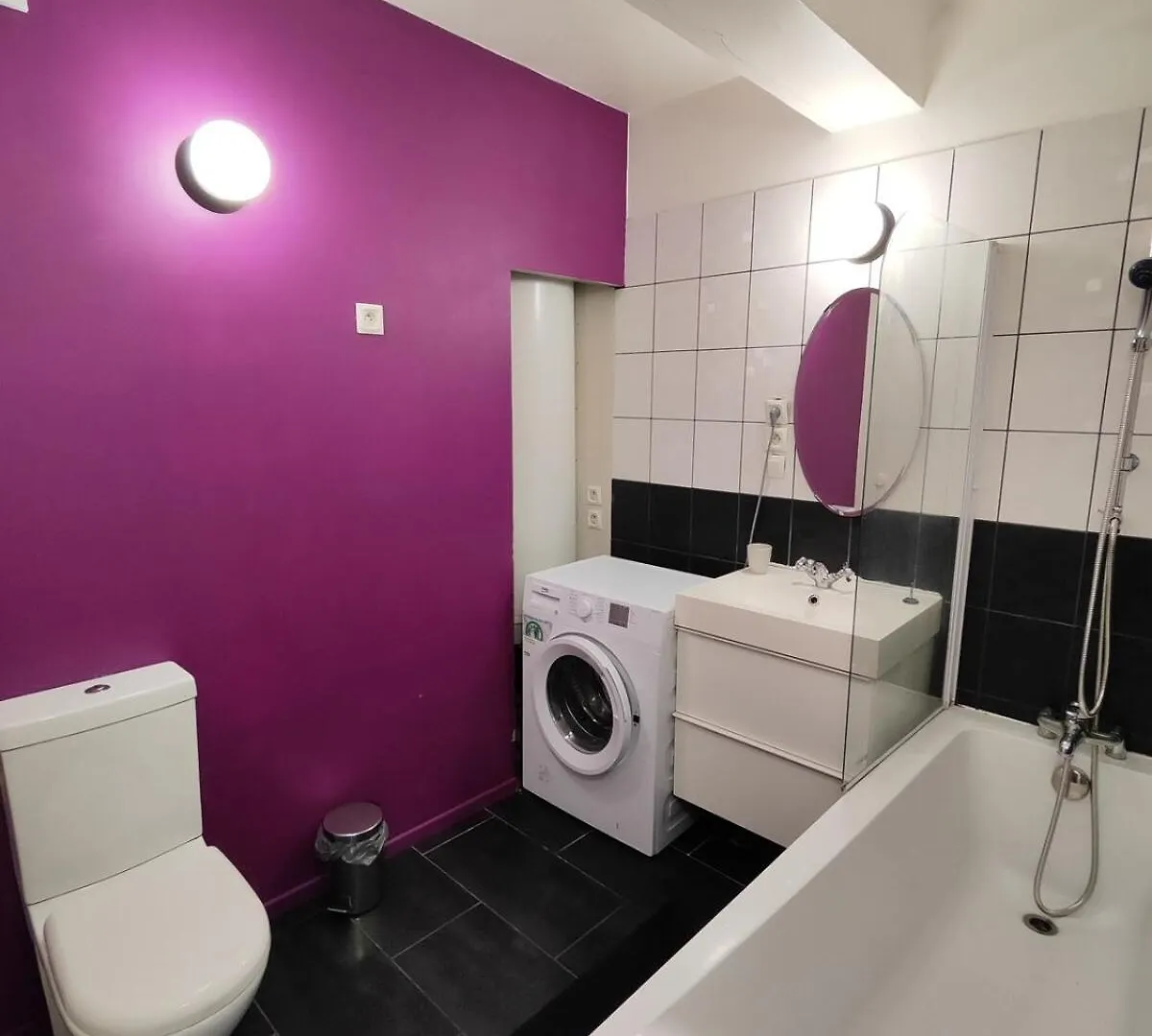 Center Of Lille, Apartment With Garage 프랑스