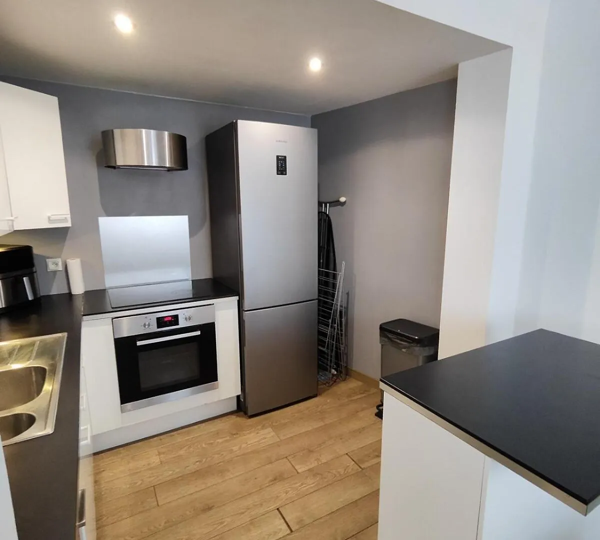 Center Of Lille, Apartment With Garage 프랑스