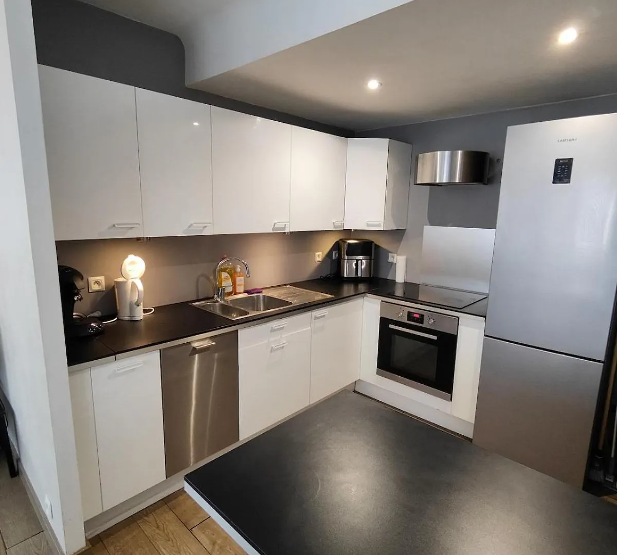 Center Of Lille, Apartment With Garage 릴